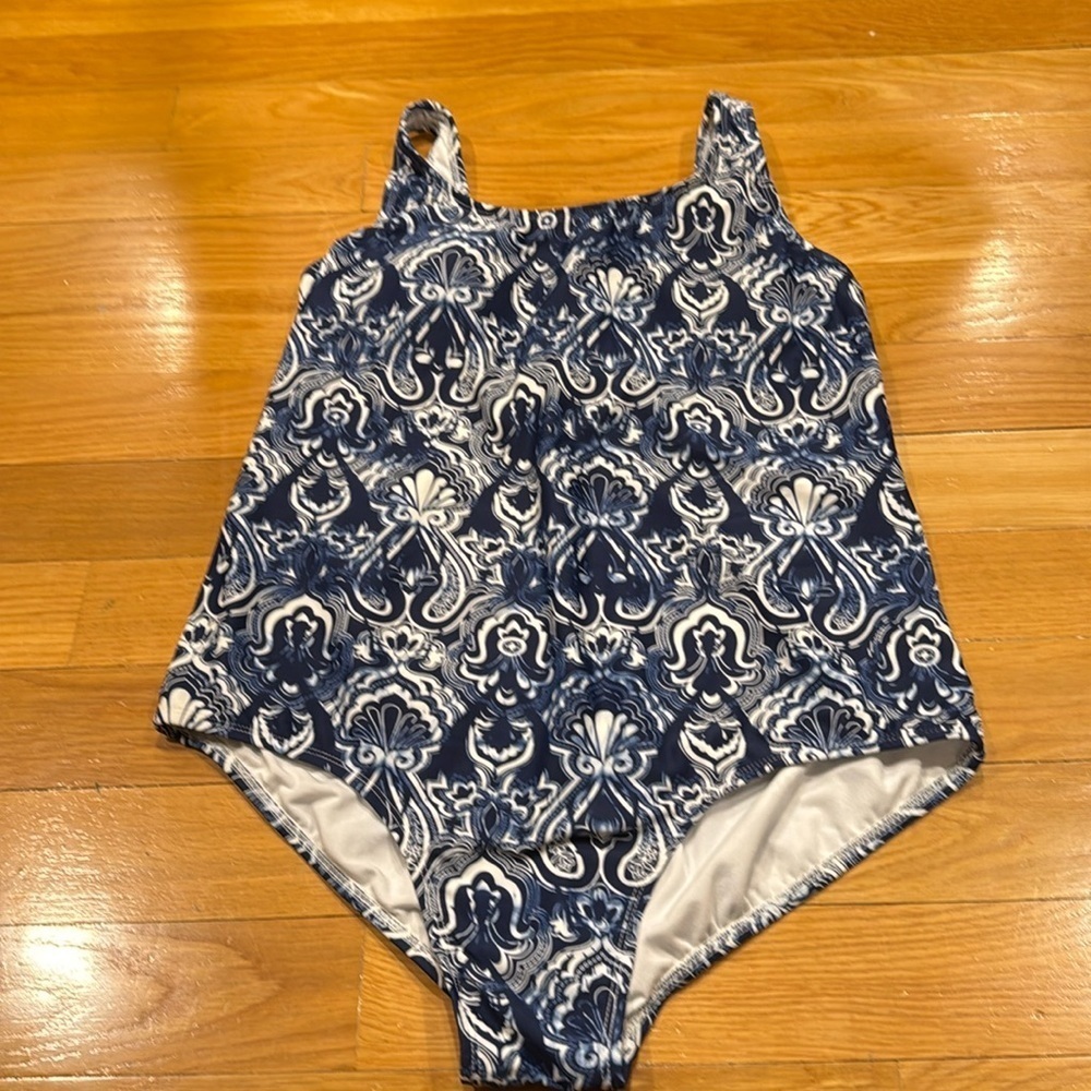 Catalina women’s one pice swimsuit size 1X(16W).